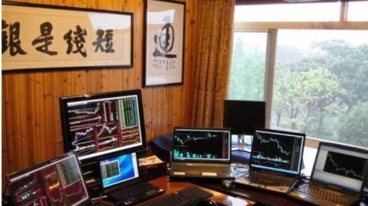 操盘手揭露庄家是怎么对敲的